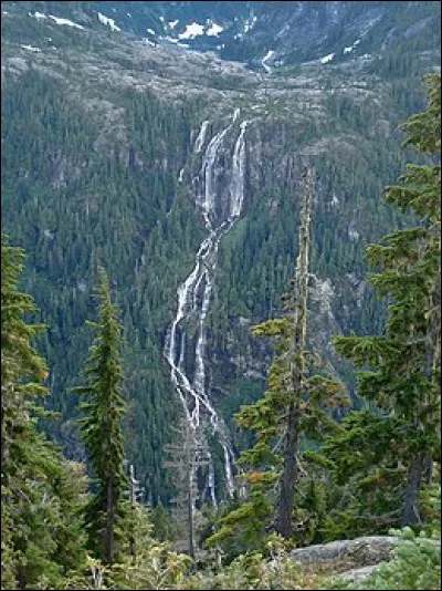 Dans quel pays peut-on admirer les chutes Della ?