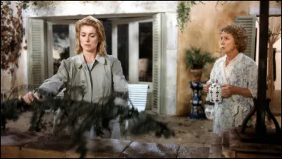 Quel cinéaste a réalisé "Le lieu du crime", film sorti en 1986, avec Catherine Deneuve, Danielle Darrieux et Victor Lanoux ?