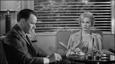 Ce film, sorti en 1962 et adapté du roman "The Manchurian Candidate", a été réalisé par John Frankenheimer, avec Franck Sinatra et Janet Leigh ; un remake a été réalisé en 2004, avec Denzel Washington et Meryl Streep : c'est ...