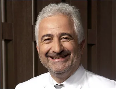 Qui est ce chef cuisinier désigné lui aussi pour la tirage au sort des poules ?