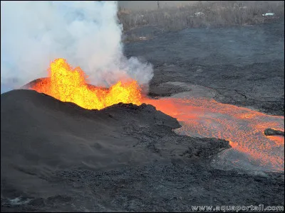 Pompéi et Herculanum furent ensevelies en l'an 79 par l'éruption d'un volcan qu'on pensait pourtant éteint ; lequel ?