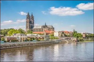 Ce Land s'étend au nord du précédent, sur la moyenne vallée de l'Elbe ; sa capitale est Magdebourg :
