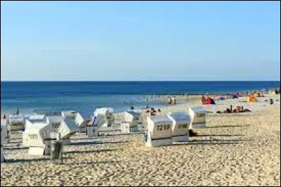 Ce Land, peuplé de 2,9 millions d'habitants, est situé dans le nord de l'Allemagne, entre Baltique et mer du Nord et sa capitale est Kiel.