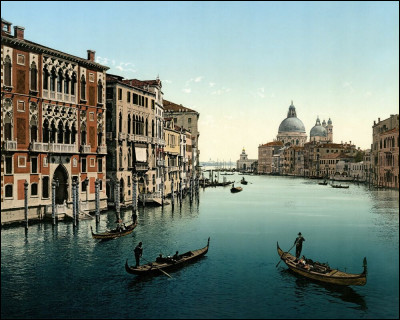 Combien de ponts la ville de Venise possède-t-elle ?