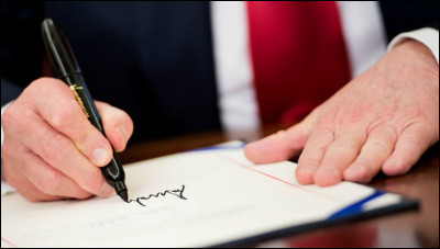 Quel est le pluriel du mot composé "libre-service" ?