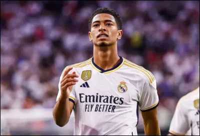 Sauriez-vous reconnaître ce prodige du football anglais qui a quitté le Borussia Dortmund pour le Real Madrid ?