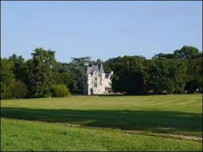 Voici le château de Salvert, à Neuillé. Commune Angevine, elle se situe en région ...