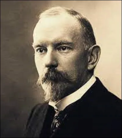Et on termine par une citation. Né le 22 février 1864 à Châlons-du-Maine (Mayenne) et mort à Paris le 22 mai 1910, Jules Renard est un écrivain et auteur dramatique. On lui doit des romans comme ''L'Écornifleur'' (1892) ou ''Poil de Carotte'' (1894). Quelle phrase n'est pas de de cet auteur de bons mots mais de Georges Courteline ?