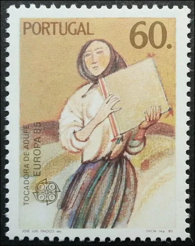 Portugal > "Adufe" : Il est d'une lointaine origine nord-africaine et a été adopté depuis longtemps dans le centre et le nord du Portugal, comme en Galice. De quel genre d'instrument s'agit-il ?