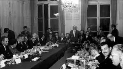 Quel nom portent les accords résultant d'une négociation collective, menée à l'initiative du gouvernement Pompidou en mai 1968 avec les représentants des syndicats de salariés et ceux des organisations patronales ?