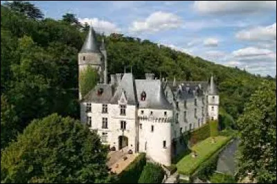 Je vous emmène maintenant dans le Centre-Val-de-Loire à la découverte du château de Chissay-en-Touraine. Commune de l'arrondissement de Romorantin-Lanthenay, elle se situe dans le département ...