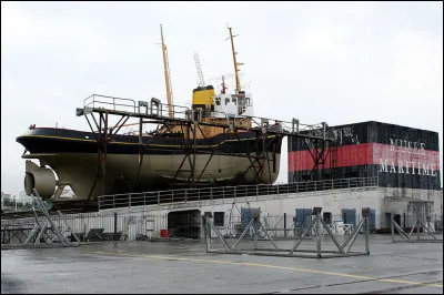 Dessous du derrière, c'est le...