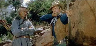 D'après le titre d'un film avec James Stewart, sorti en 1950, comment est la flèche ?