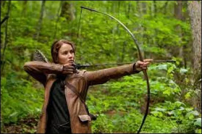 Dans la saga de cinéma ''Hunger Games'' quel est le prénom de l'héroïne, incarnée par Jennifer Lawrence, qui tue ses ennemis à coups de flèche ?