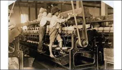 À partir de quel âge la loi du 22 mars 1841 autorisait-elle le travail des enfants dans les usines de France ?