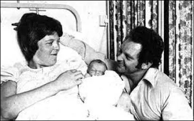 Quel est le prénom de la première petite fille française née via une fécondation in vitro en 1982 ?