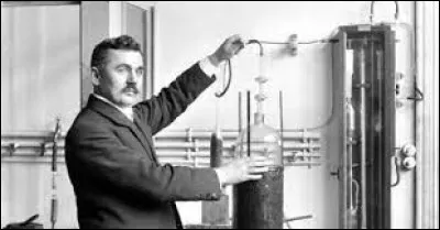 Dans quel pays a été inventé le néon en 1910 ?