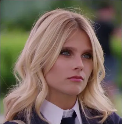 Pour quelle raison Ambre s'est-elle fait renvoyer du Roller ?