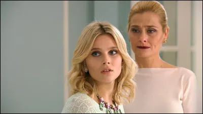 Quel est le lien de parenté entre Ambre Smith et Sharon Benson ?