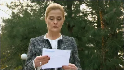 Comment Sharon réagit-elle lorsqu'elle apprend que Luna est Sol Benson ?