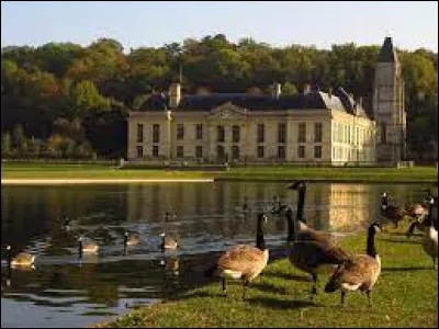 Voici le château de Méry-sur-Oise. Ville de l'arrondissement de Pontoise, elle se situe dans le département ...