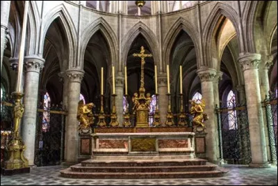 Dans quelle ville est située la plus haute cathédrale de Normandie et de France ?