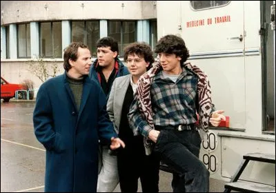 Quelle discipline enseigne le personnage interprété par Patrick Bruel dans le film ''Profs'' de 1985 ?