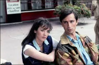 Dans quelle ville se déroule l'action du film de Jacques Monnet ''Clara et les Chics Types'' ?