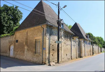 Quelle nom la petite commune de Fleury-sur-Orne portait-elle jusqu'en 1917 où elle adopta le nom qu'elle porte aujourd'hui ?