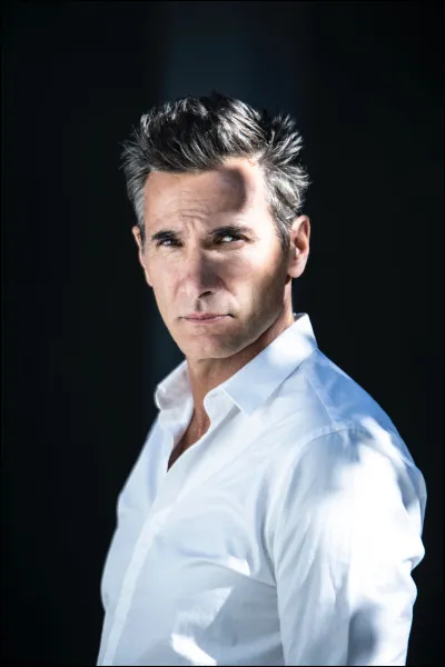 Qui interprète le rôle dÉtienne Cutis ?