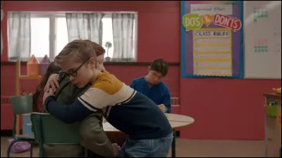 Quel personnage secondaire perd son père ?