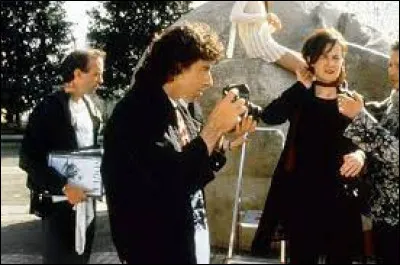 Quel réalisateur américain l'a fait tourner dans le film ''Sabrina'' en 1995 ?