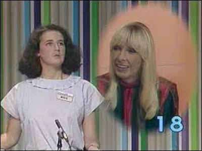 Dans quel jeu télévisé fait-elle sa première apparition en 1982 ?
