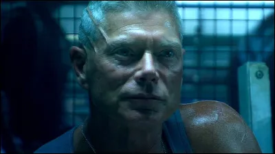 Comment meurt le colonel à la fin ?