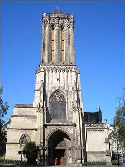 Pourquoi l'église Saint-Jean à Caen n'est-elle pas droite ?