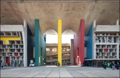 Quelle ville d'Asie doit-on au célèbre architecte Le Corbusier ?