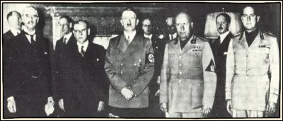 "Ah les cons, s'ils savaient !" À qui attribue-t-on cette phrase historique, prononcée après la signature des tristement célèbres accords de Munich qui ont laissé le champ libre à Hitler ?
