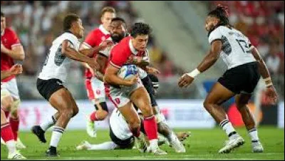 Qui sortit vainqueur du match entre les Îles Fidji et le Pays de Galles ?