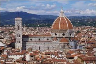 Dans quelle ville italienne se situe la cathédrale Santa Maria del Fiore ?