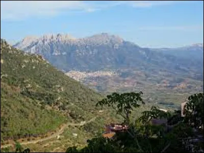 Cette grande région, la 3e par la superficie, bordée à l'est par la mer Tyrrhénienne, a pour capitale Cagliari :