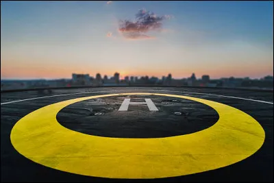 Quel est le nom de la piste uniquement utilisable par des hélicoptères pour l'atterrissage, le décollage, le chargements et le déchargement ?