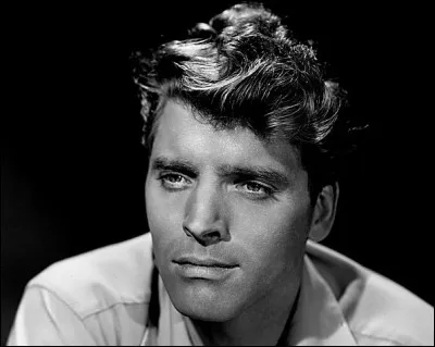 Qui est cet acteur américain qui joue le premier rôle dans le film ''Sur la piste de la grande caravane'' réalisé par John Sturges en 1965 ?