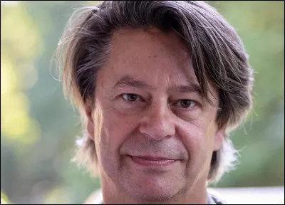 Qui est cet acteur qui joue le rôle principal dans la mini série télévisée ''Piste noire'' ?