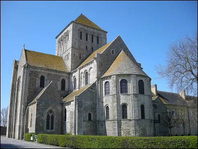 Quel président français fut un temps le propriétaire de l'abbaye de Lessay dans le département de la Manche ?
