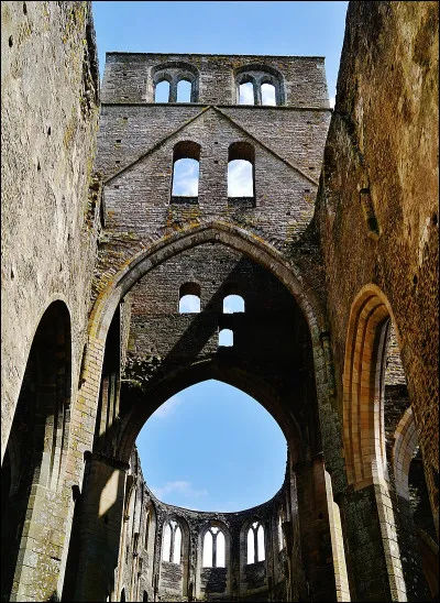 Dans quel département est située l'abbaye d'Hambye ?
