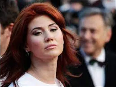Quel faux métier exerçait l'agente russe Anna Chapman dans le but de récolter des informations sur les intentions d'Obama au sujet du désarmement nucléaire iranien ?
