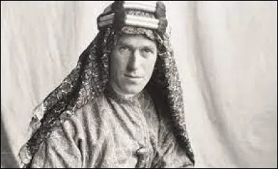 Quel était le métier de Lawrence d'Arabie dont il se servait de couverture pour réaliser des missions d'espionnage ?