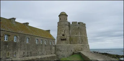 De quelle ville portuaire peut-on faire la traversée de Tatihou à marée basse ?