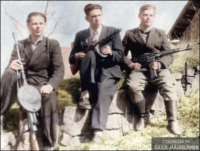 Au cours de quelle période les partisans lettons ainsi que les partisans lituaniens et estoniens se battent contre les Soviétiques en opposition à l'occupation de leurs pays ?