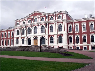 Quelle était la capitale du duché de Courlande ?